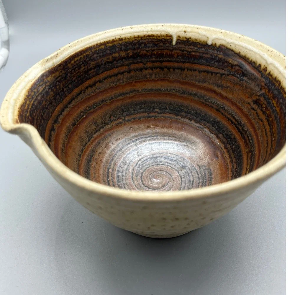Vintage Old‎ Mill Pottery speckled rustic Farmhouse batter bowl with spout